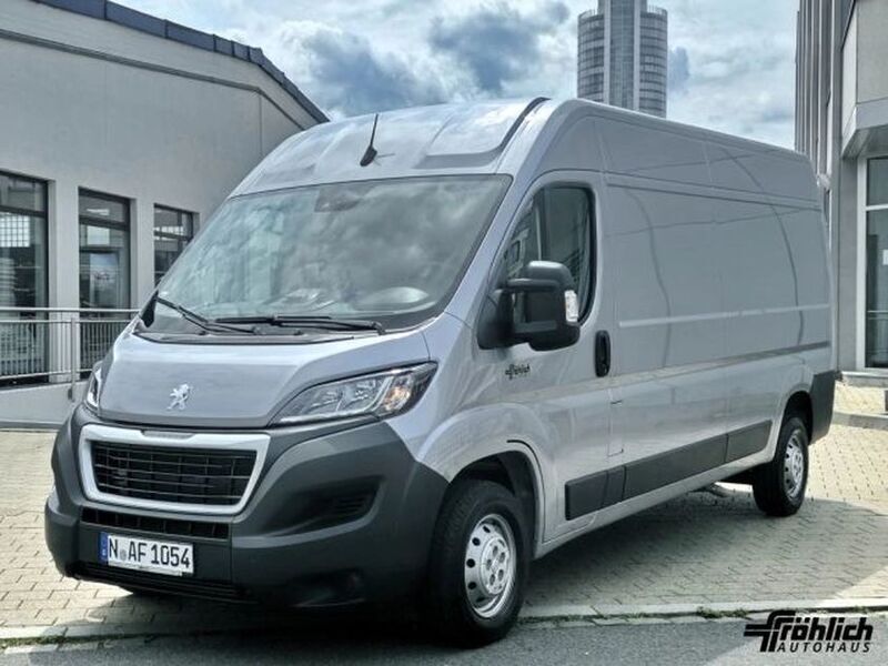 Grau Gebraucht 2024 Peugeot Boxer S Van | 36.049 € (Teuer) - Bild 1/4