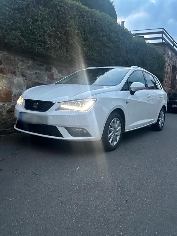 Weiß Gebraucht 2013 Seat Ibiza ST Kombi | 4.400 € (Fairer Preis) - Bild 1/4