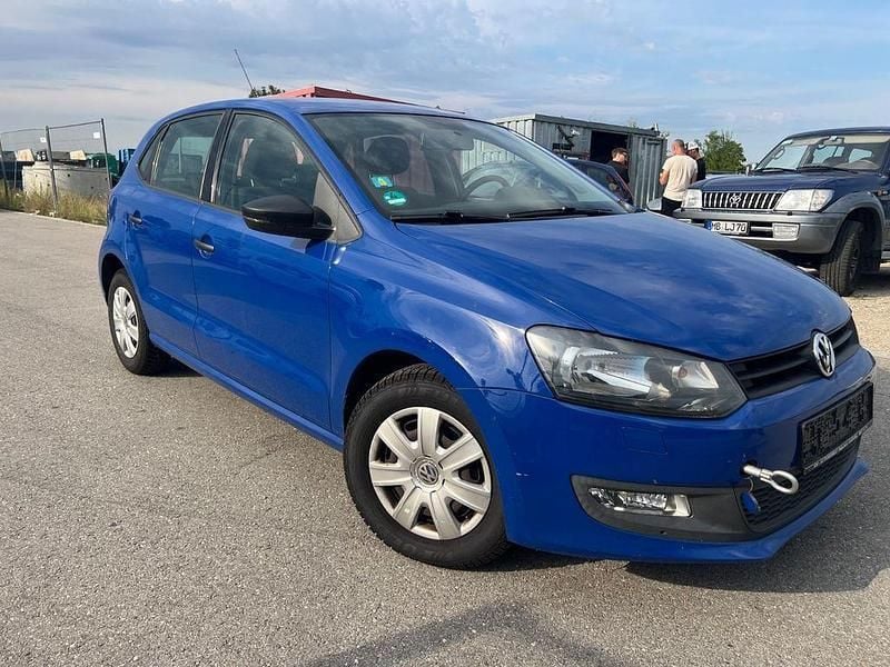 Blau Gebraucht 2012 VW Polo Limousine | 2.550 € (Guter Preis) - Bild 1/4