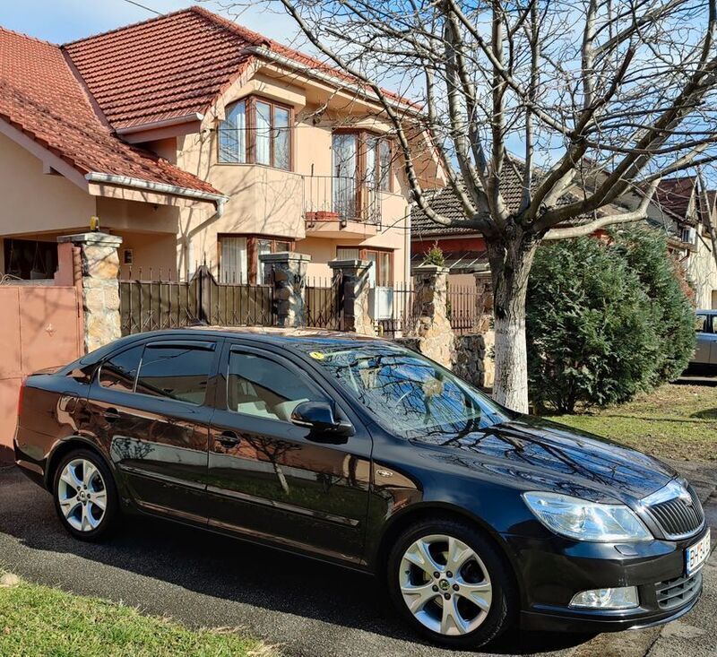 Schwarz Gebraucht 2012 Skoda Octavia LAURIN & KLEMENT Limousine | 8.990 € (Guter Preis) - Bild 1/4