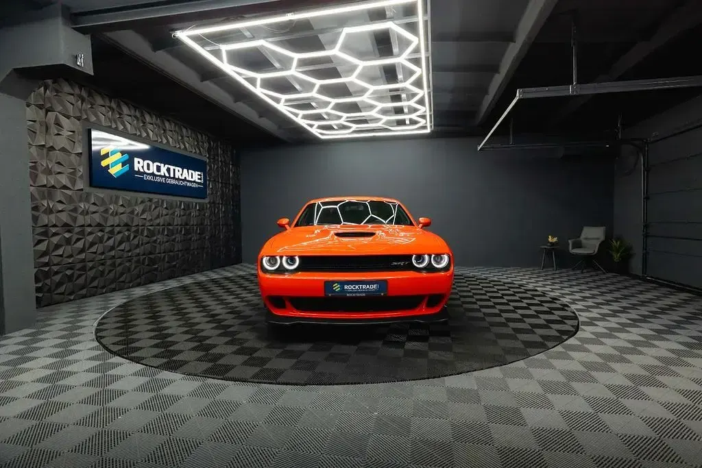Second-hand Dodge Challenger 309 CP (227 kW) 2018 Portocaliu Coupe