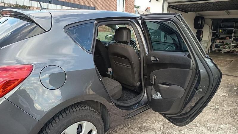 Gebraucht Opel Astra Design Edition 87 PS (63 kW) 2010 Grau Limousine