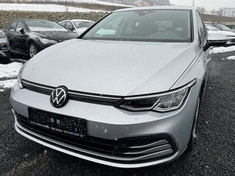 Gebraucht VW Golf VIII Life 150 PS (110 kW) 2023 Silber Limousine