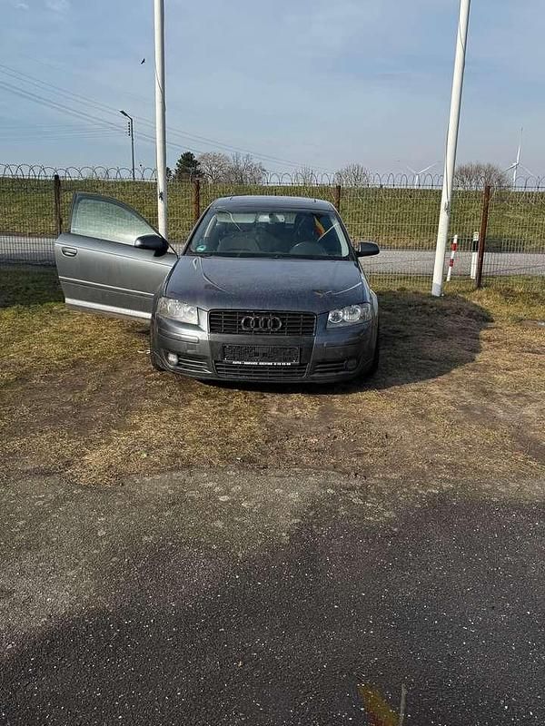 Grau Gebraucht 2004 Audi A3 Ambiente Coupé | 2.000 € (Guter Preis) - Bild 1/4