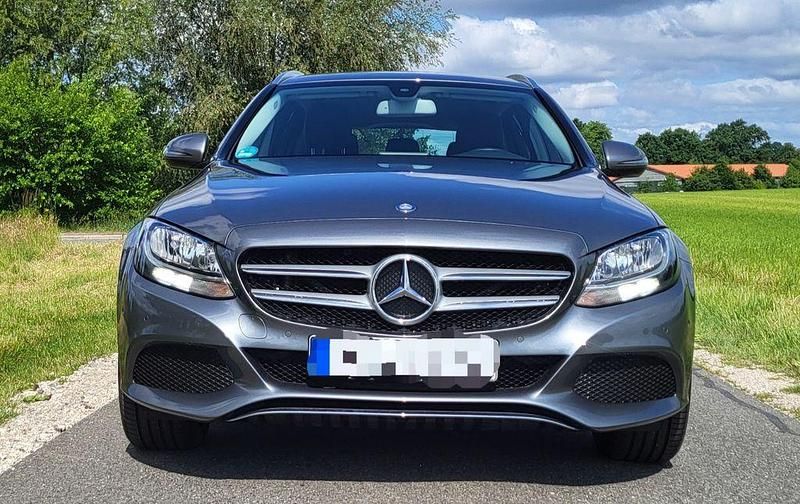 Grau Gebraucht 2016 Mercedes C180 Avantgarde Limousine | 17.500 € (Fairer Preis) - Bild 1/4
