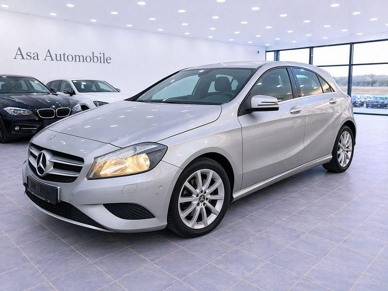 Second-hand Mercedes A180 122 CP (89 kW) 2013 Argintiu Berlinǎ