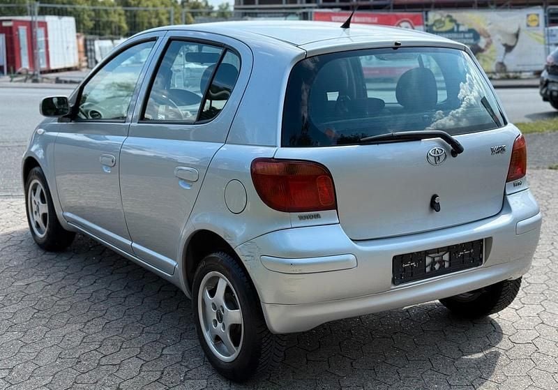 Gebraucht Toyota Yaris 87 PS (63 kW) 2004 Silber Kleinwagen