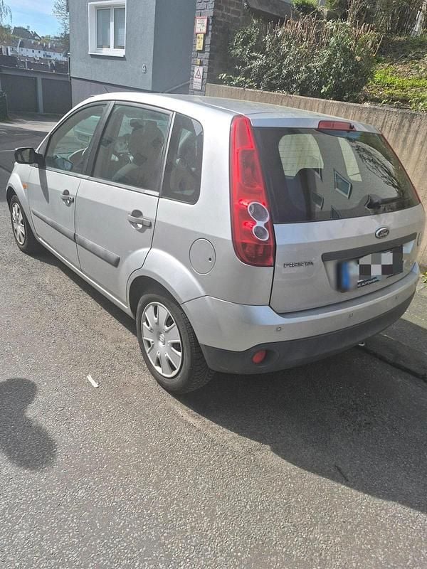 Gebraucht Ford Fiesta 100 PS (73 kW) 2006 Silber Kleinwagen