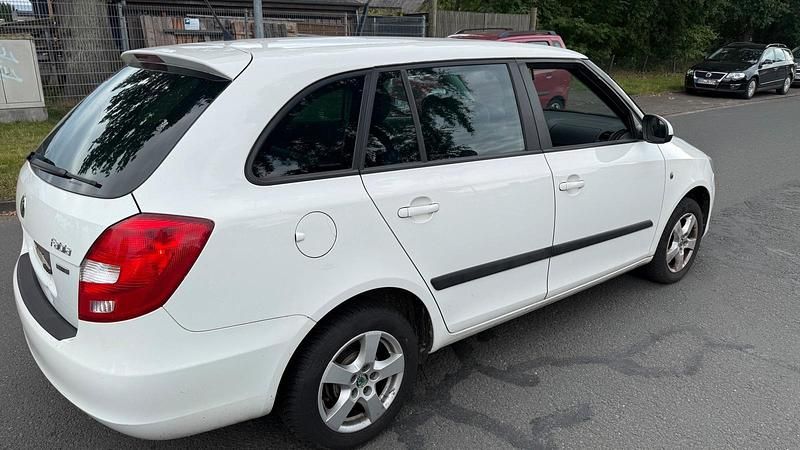 Gebraucht Skoda Fabia 75 PS (55 kW) 2012 Weiß Kombi