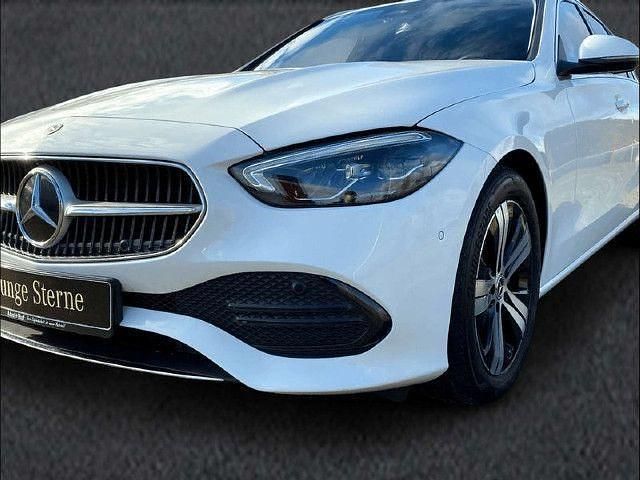 Weiß Gebraucht 2023 Mercedes C220 Avantgarde Limousine | 38.490 € (Fairer Preis) - Bild 1/4