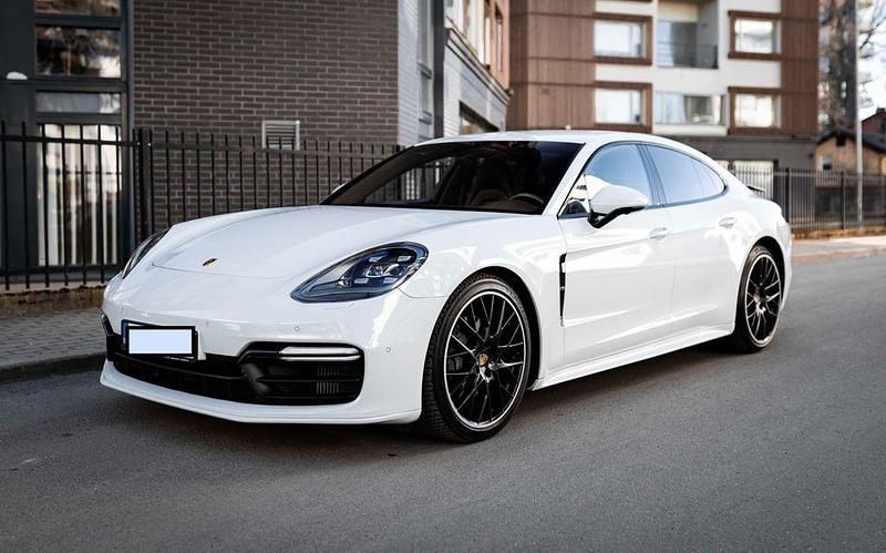 Weiß Gebraucht 2018 Porsche Panamera 4S Sport Turismo Limousine | 62.900 € (Teuer) - Bild 1/4