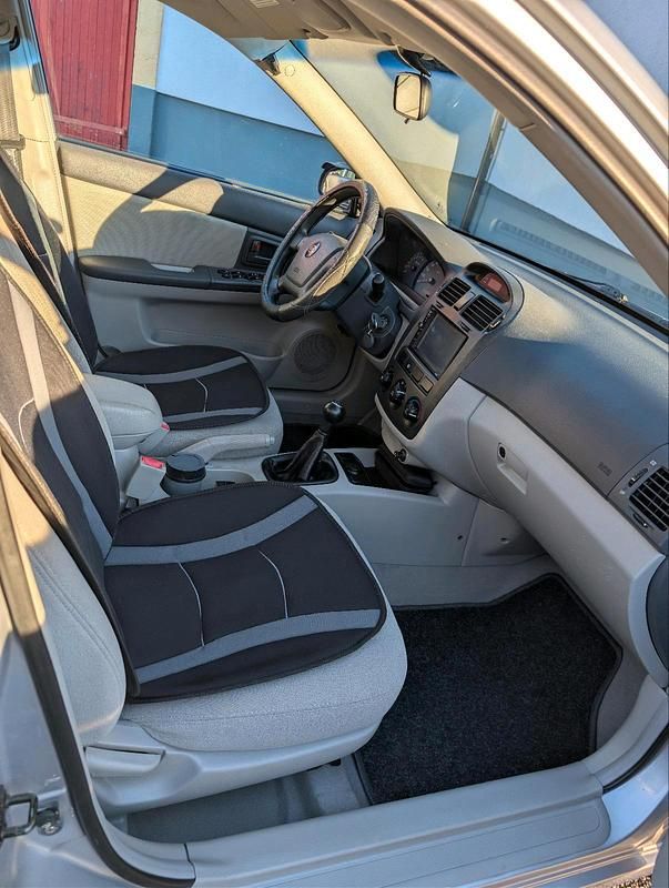 Gebraucht Kia Cerato 76 PS (55 kW) 2006 Silber Limousine