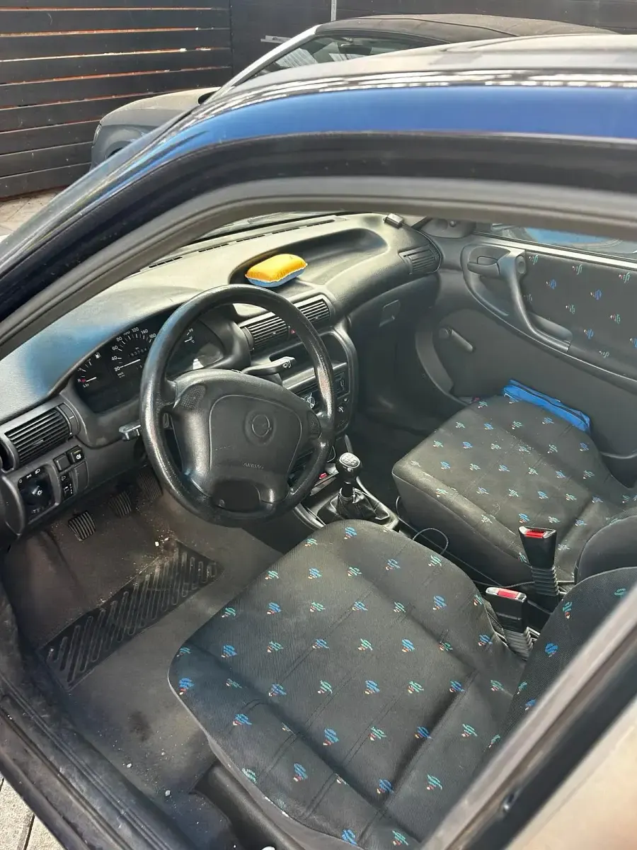 Usata Opel Astra 60 CV (44 kW) 1994 Viola Utilitaria