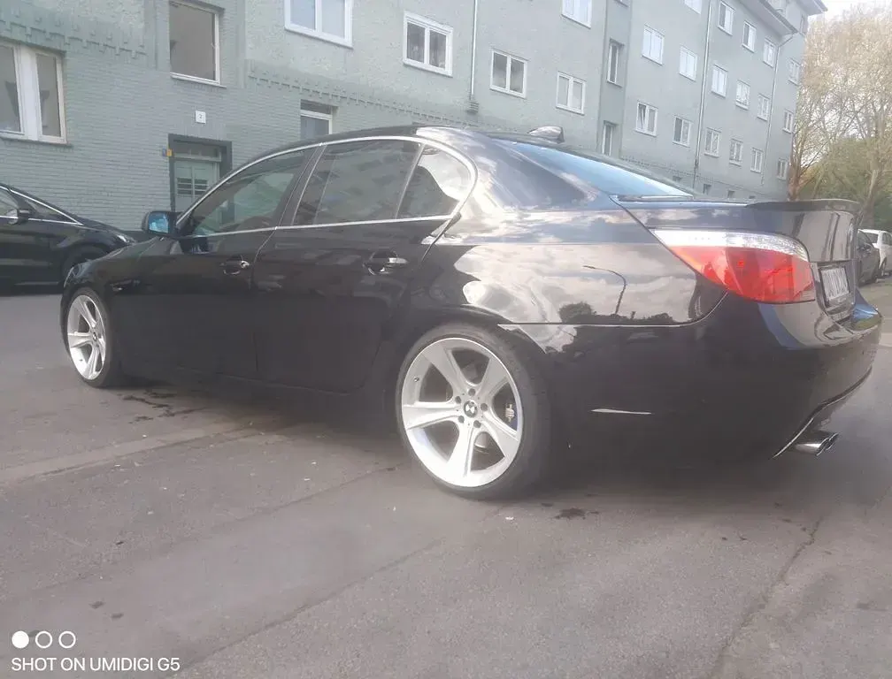 Gebraucht BMW 523 190 PS (139 kW) 2008 Schwarz Limousine