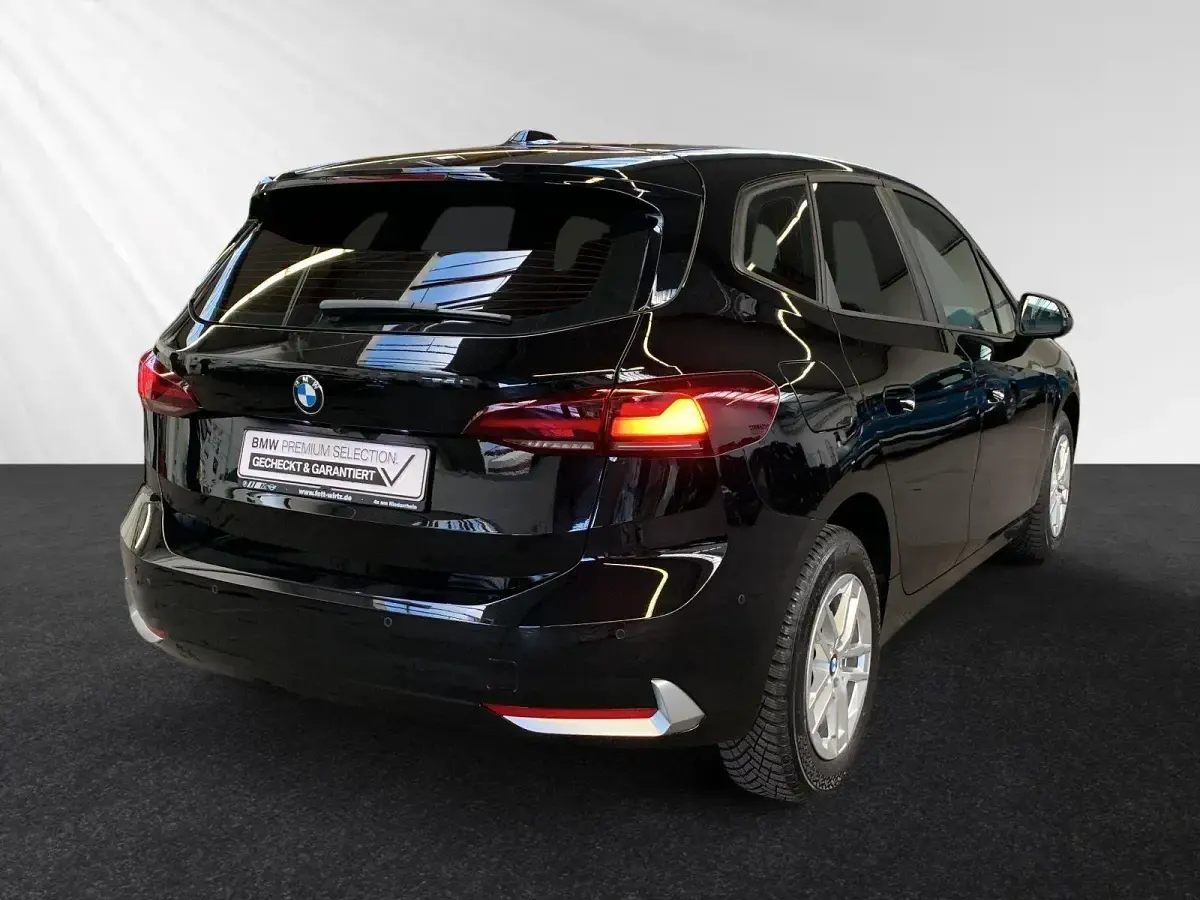 Używany BMW 218 Active Tourer 150 KM (110 kW) 2023 Czarny Minivan