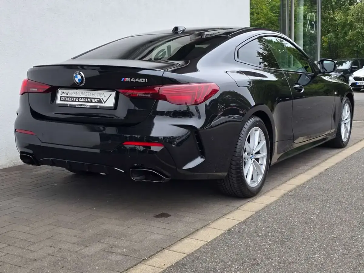 Gebraucht BMW M440 M Sport 374 PS (275 kW) 2025 Saphirschwarz metallic Coupé