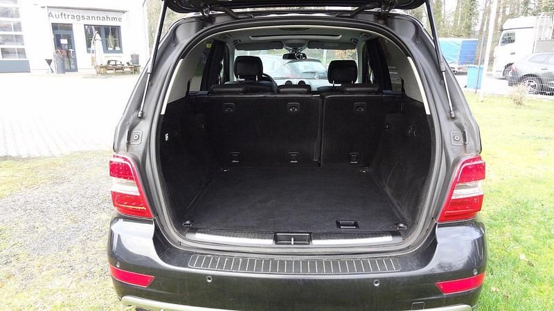 Gebraucht Mercedes ML350 170 PS (125 kW) 2010 Schwarz SUV