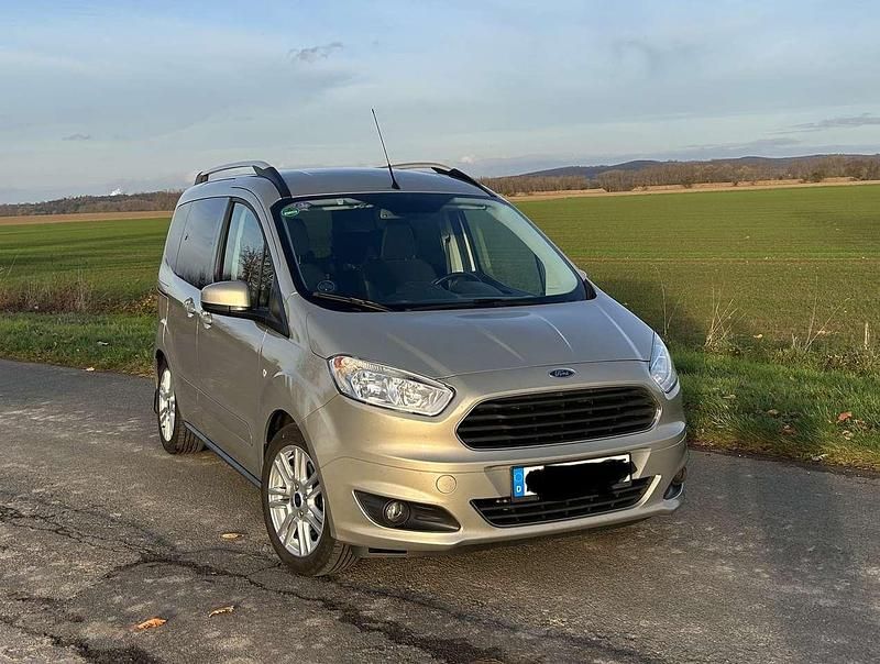 Silber Gebraucht 2017 Ford Tourneo Courier Titanium Van / Kleinbus | 7.000 € (Guter Preis) - Bild 1/4