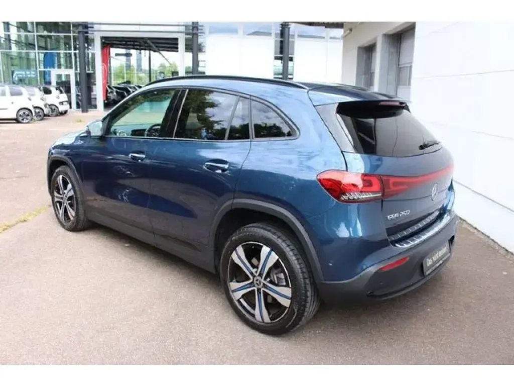 Gebraucht Mercedes EQA250 Progressive 139 kW (190 PS) 2021 Blau SUV