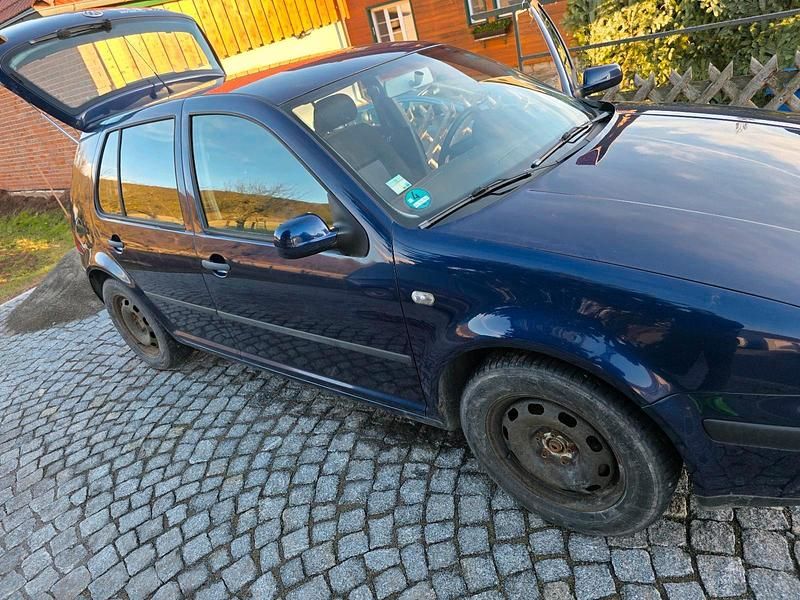 Gebraucht VW Golf IV 75 PS (55 kW) 2002 Blau Kleinwagen