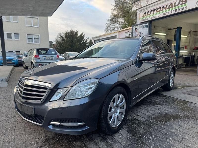 Gebraucht Mercedes E250 204 PS (150 kW) 2012 Grau Kombi