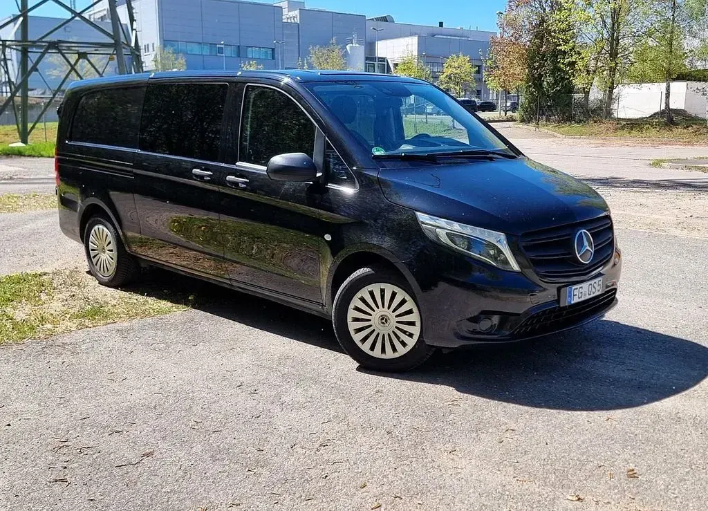 Używany Mercedes Vito 237 KM (174 kW) 2022 Czarny Van