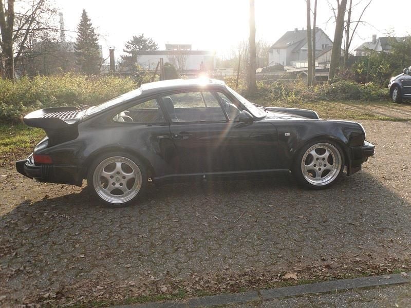 Second-hand Porsche 911 330 CP (242 kW) 1982 Negru Coupe