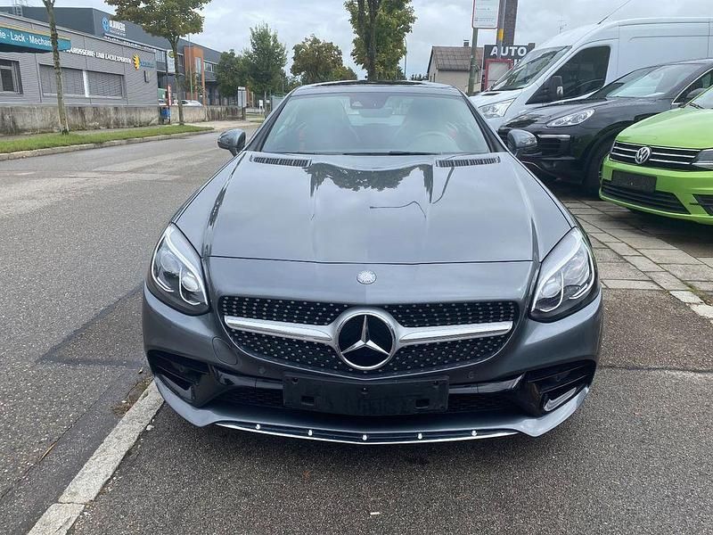 Grau Gebraucht 2016 Mercedes SLC250 Edition Cabrio | 32.900 € - Bild 1/4