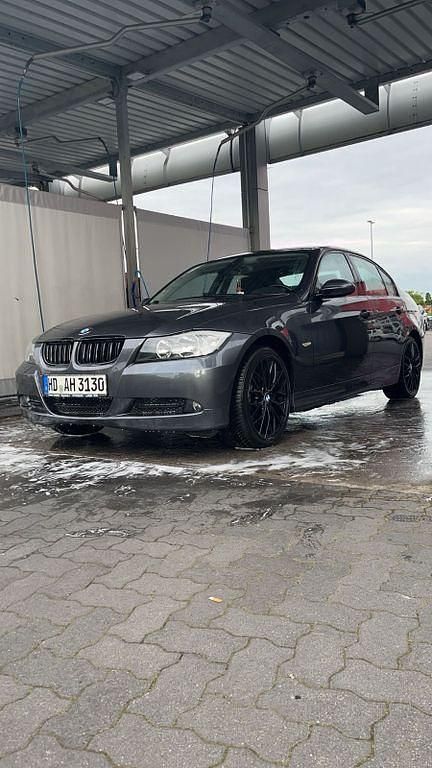 Gebraucht BMW 318 143 PS (105 kW) 2007 Grau Limousine