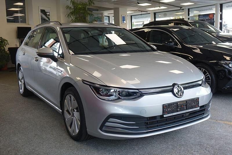 Reflexsilber Gebraucht 2021 VW Golf VIII Style Kombi | 21.999 € (Guter Preis) - Bild 1/4