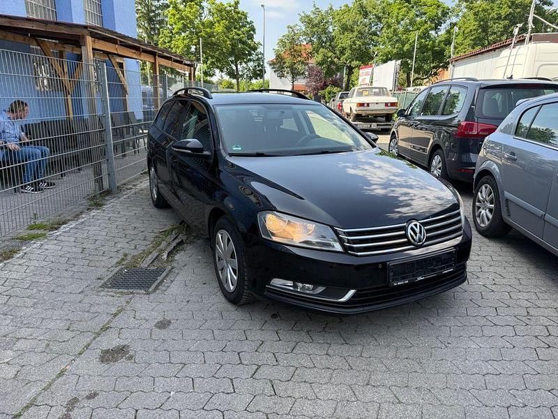 Schwarz Gebraucht 2012 VW Passat Kombi | 4.690 € (Fairer Preis) - Bild 1/4