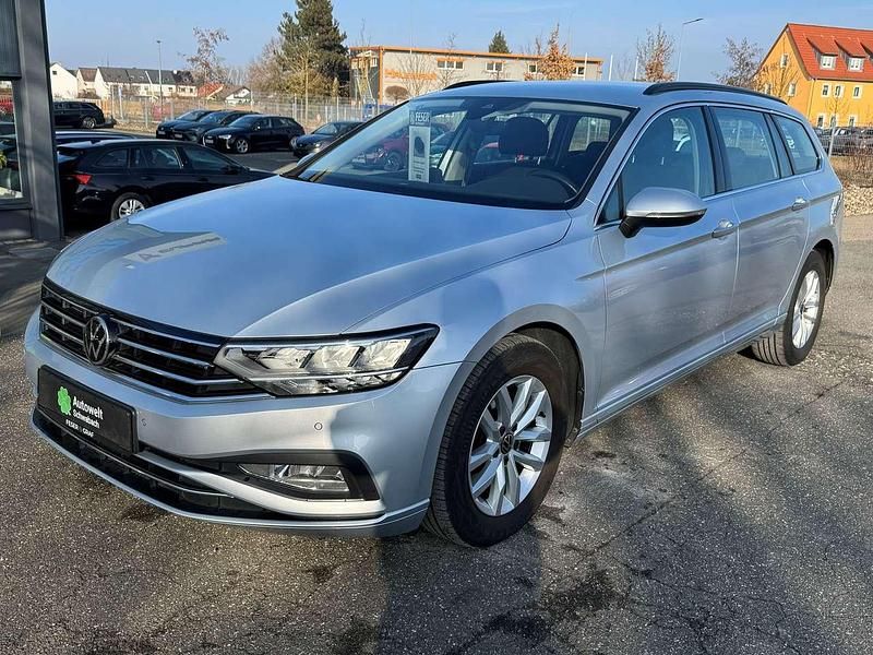 Gebraucht VW Passat Business 150 PS (110 kW) 2022 Scale silver metallic Kombi