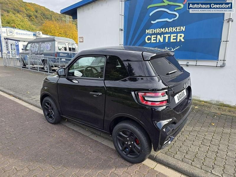 Ny Ligier JS50 2026 Svart Halvkombi