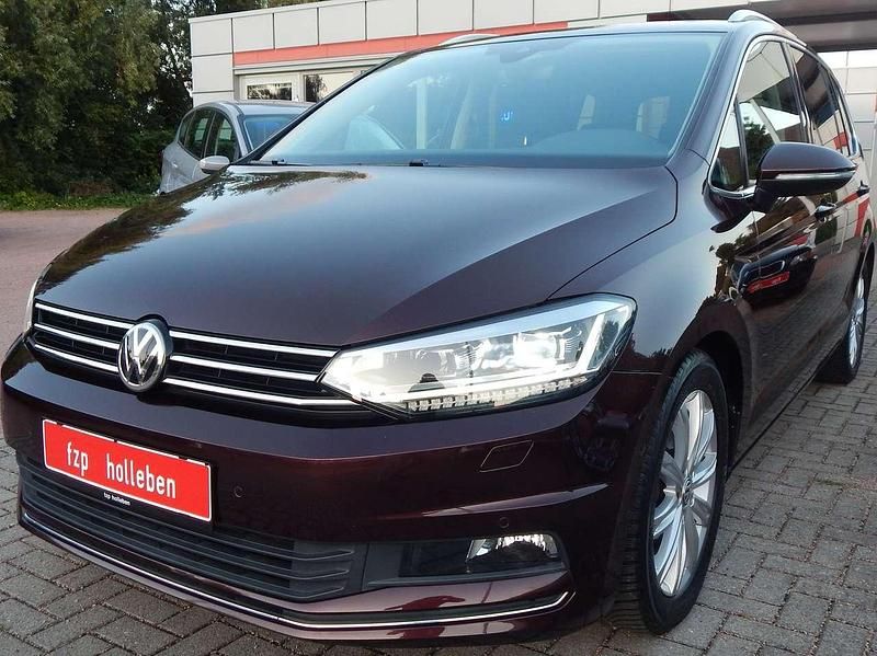 Gebraucht VW Touran Highline 150 PS (110 kW) 2017 Rot Van / Kleinbus