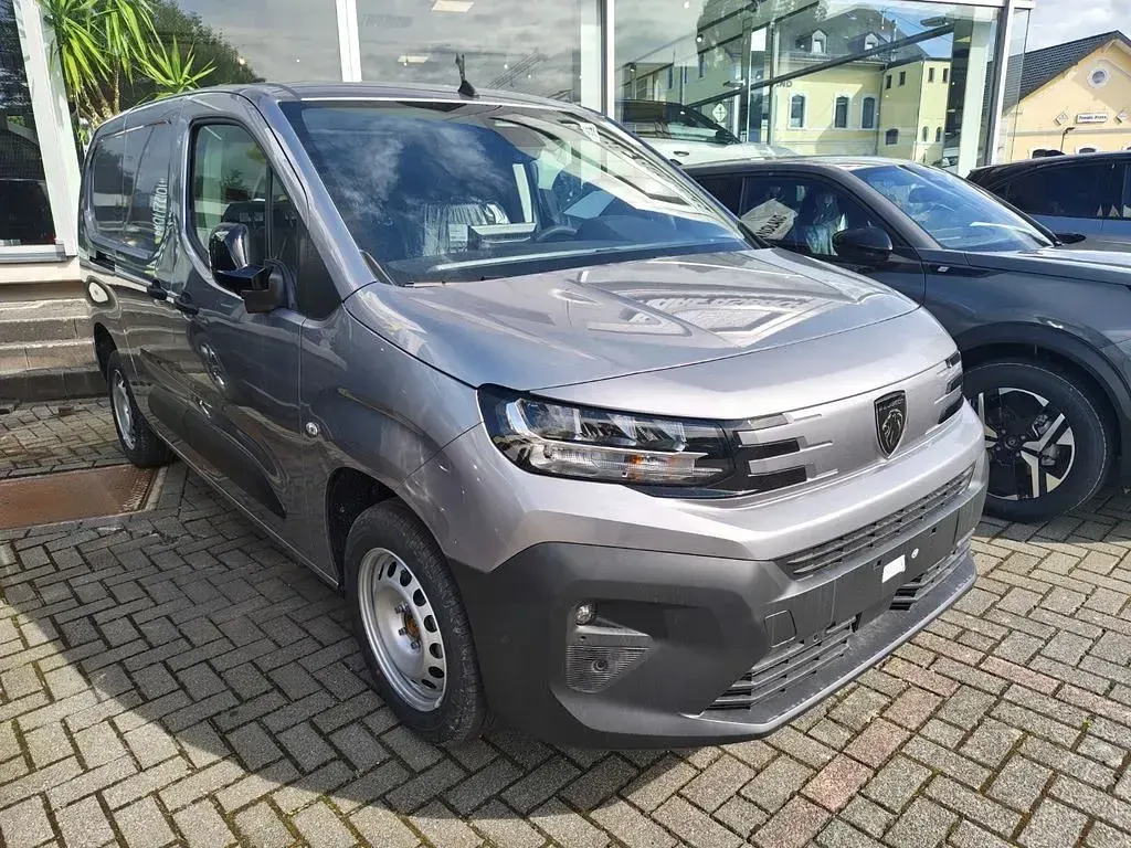 Neu Peugeot Partner 131 PS (96 kW) 2026 Silber Van / Kleinbus