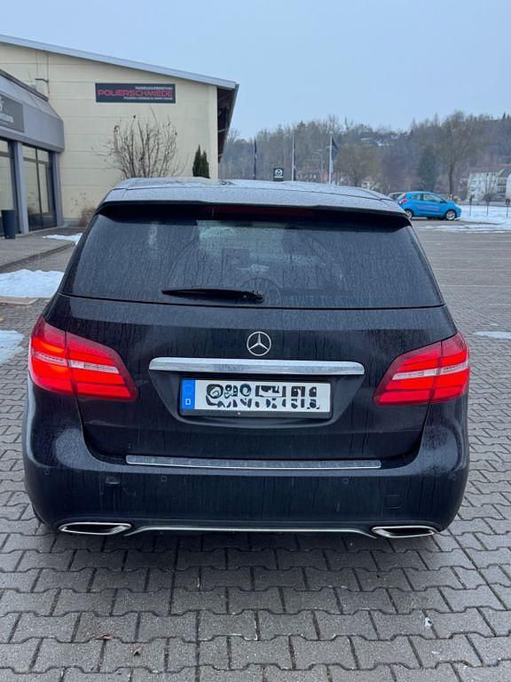 Gebraucht Mercedes B200 Urban 136 PS (100 kW) 2017 Schwarz Van / Kleinbus