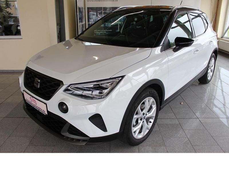 Weiß Gebraucht 2023 Seat Arona FR-Line SUV | 17.887 € (Fairer Preis) - Bild 1/4