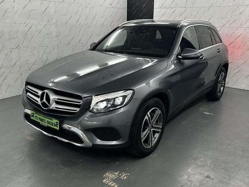 Grau Gebraucht 2019 Mercedes GLC220 AMG line SUV | 34.990 € (Fairer Preis) - Bild 1/4