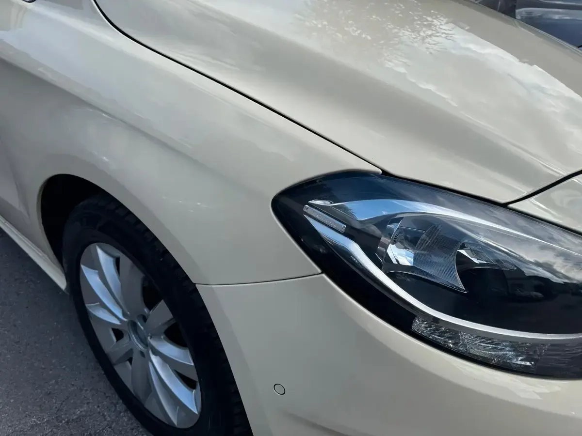 Gebraucht Mercedes B180 109 PS (80 kW) 2016 Gelb Kleinwagen