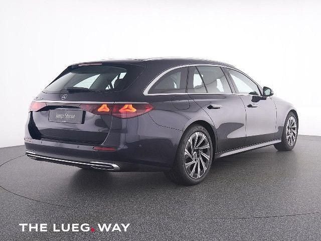Blau metalliclack nautikblau Gebraucht 2024 Mercedes E300 Avantgarde Kombi | 48.885 € (Superpreis) - Bild 1/4