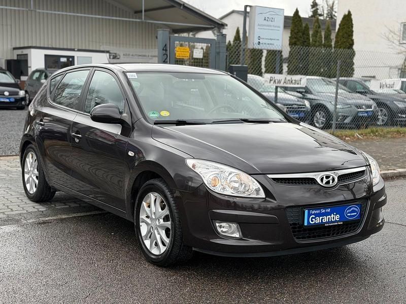 Gebraucht Hyundai i30 Classic 116 PS (85 kW) 2008 Braun Limousine