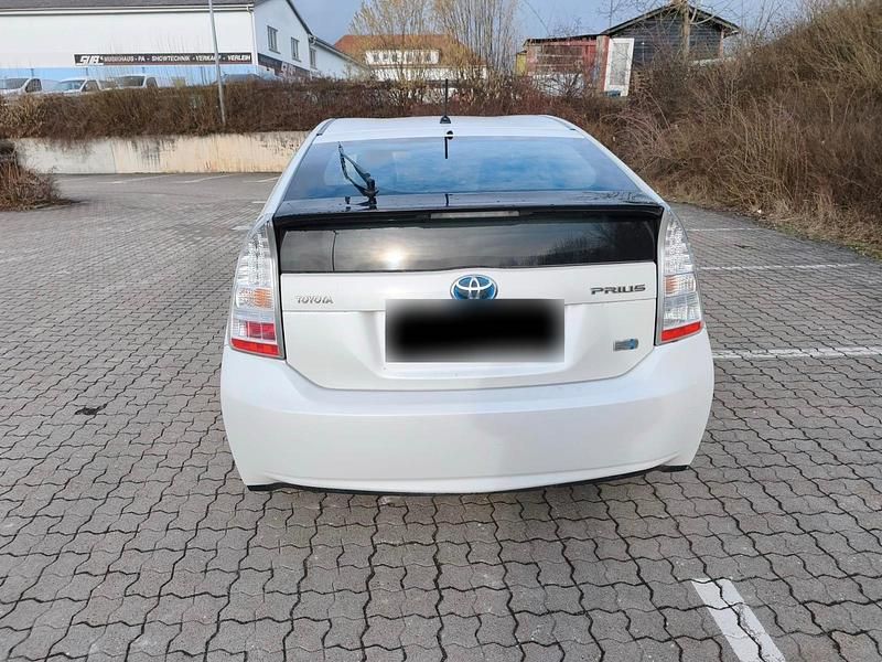 Gebraucht Toyota Prius 136 PS (100 kW) 2010 Weiß Kleinwagen