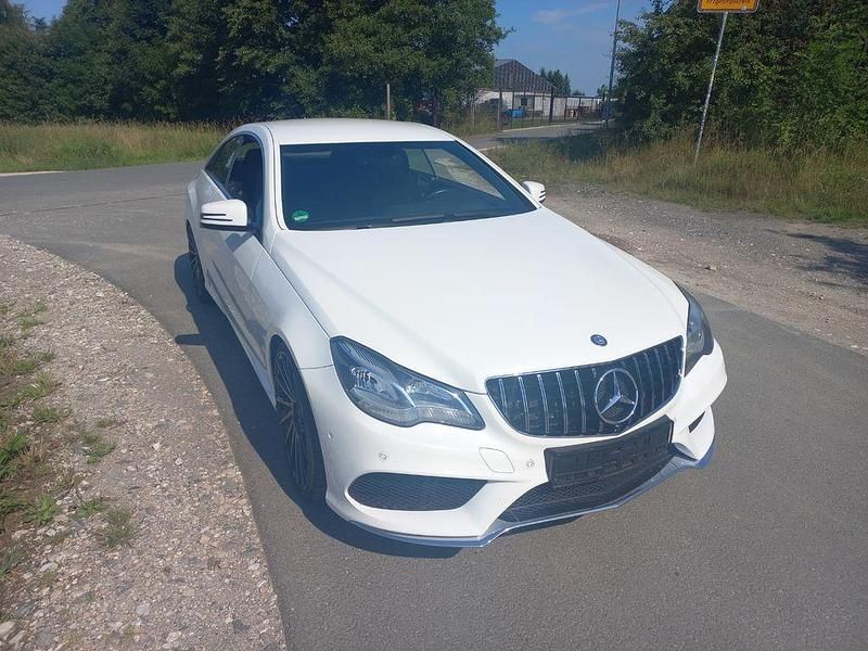 Gebraucht Mercedes E200 184 PS (135 kW) 2013 Weiß Coupé