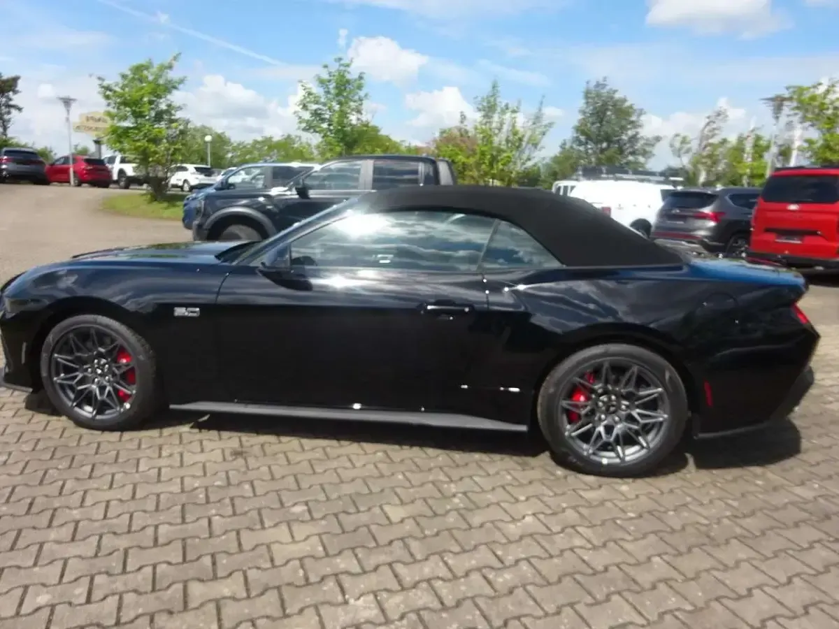 Neu Ford Mustang GT Convertible 446 PS (328 kW) 2026 Absolute black metallic Cabrio