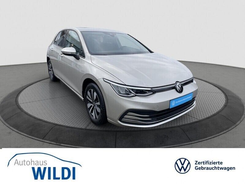 Gebraucht VW Golf VIII Move 131 PS (96 kW) 2023 Ivory silver (silber) Limousine