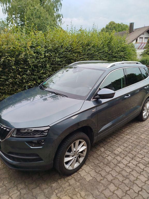 Grau Gebraucht 2020 Skoda Karoq Drive SUV | 23.700 € (Fairer Preis) - Bild 1/4