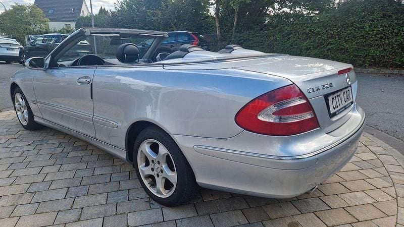 Gebraucht Mercedes CLK320 218 PS (160 kW) 2004 Silber Cabrio