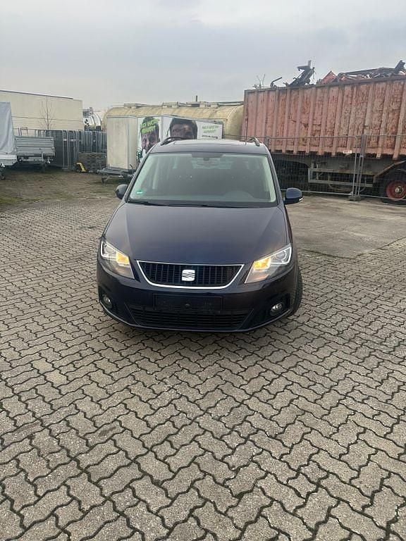 Blau Gebraucht 2012 Seat Alhambra Ecomotive Van / Kleinbus | 10.900 € (Fairer Preis) - Bild 1/4