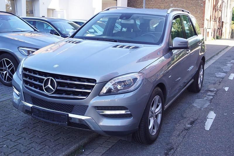 Silber Gebraucht 2012 Mercedes ML350 SUV | 16.000 € (Guter Preis) - Bild 1/4