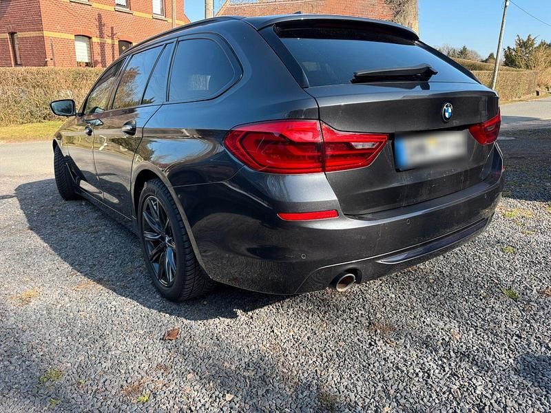 Gebraucht BMW 520 Sport Line 190 PS (139 kW) 2018 Schwarz Kombi